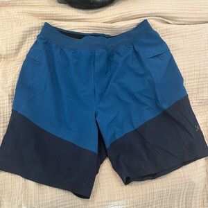 Lululemon men’s medium bathing suit